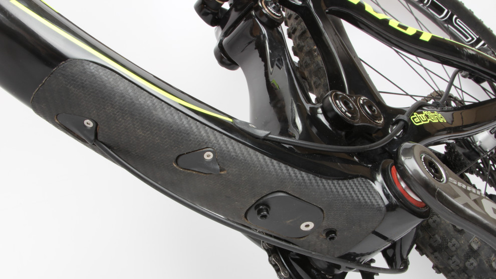 A good sized guard protects the down tube. Also note the cover that hides the Di2 battery mounting point and the exit ports for all the internal cable routing options.